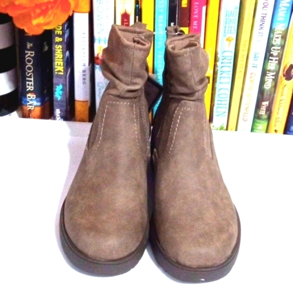 CLIFFS BY WHITE MOUNTAIN BROWN  WEDGE HEEL ANKLE BOOTS SIZE 7.5 NWT - Picture 2 of 9